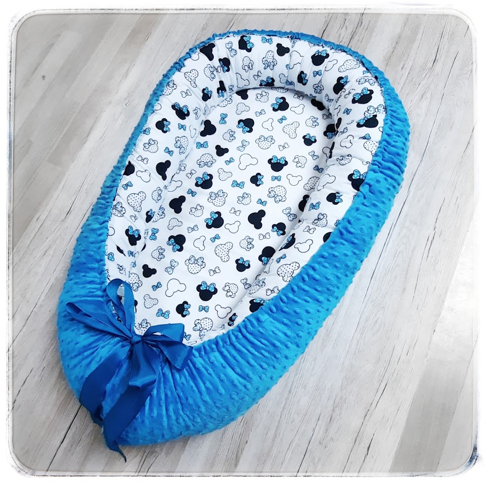 Oboustranné hnízdečko pro miminko do postýlky MINKY - bílé potisk Minnie aqua modré mašličky/minky aqua modré