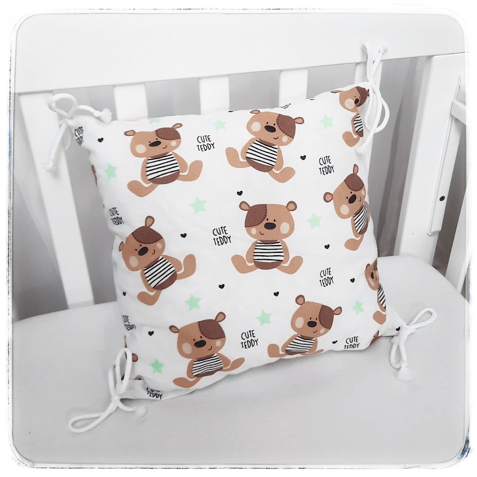 Polštářek na polštářkový mantinel do postýlky - Méďa Cute Bear hnědý