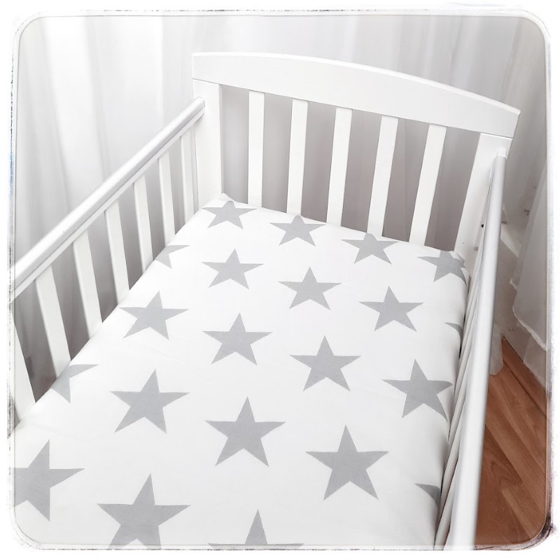 Plátěné prostěradlo do postýlky 120x60 cm s gumičkou - BIG STARS Grey