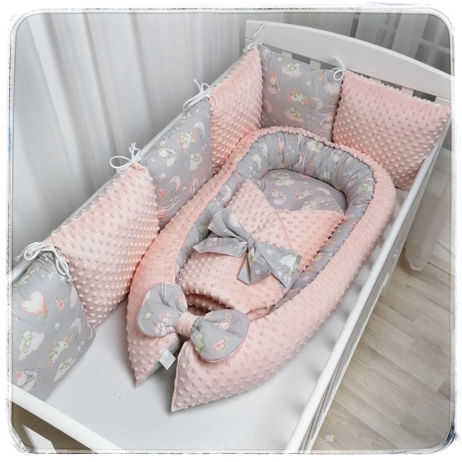 3 dílný set do postýlky (hnízdečko, rychlozavinovačka, polštářkový mantinel) - Plyšová zvířátka na šedé/minky Light Apricot