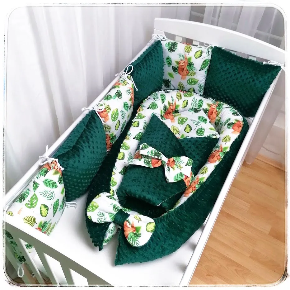 3 dílný set do postýlky (hnízdečko, rychlozavinovačka, polštářkový mantinel) - Lenochod s listy/minky DOTS Galapagos Green