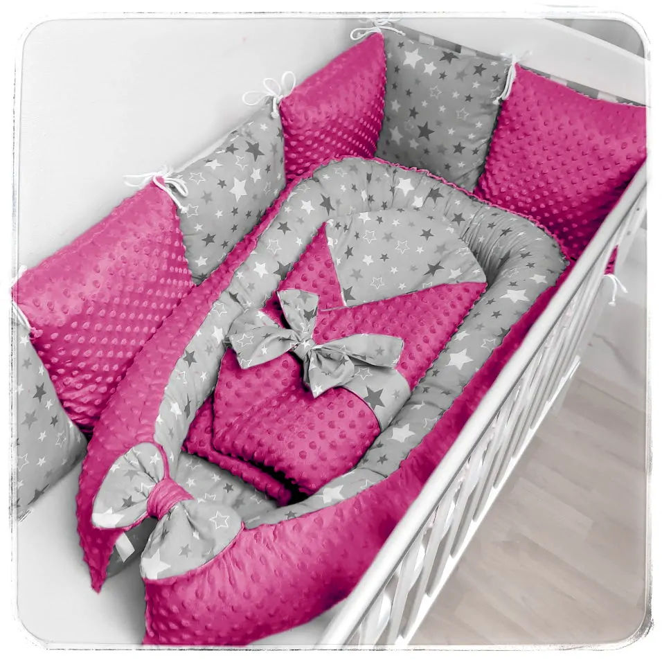 3 dílný set do postýlky (hnízdečko, rychlozavinovačka, polštářkový mantinel) - potisk bílé šedé hvězdy na šedé/MINKY DOTS Fuchsia