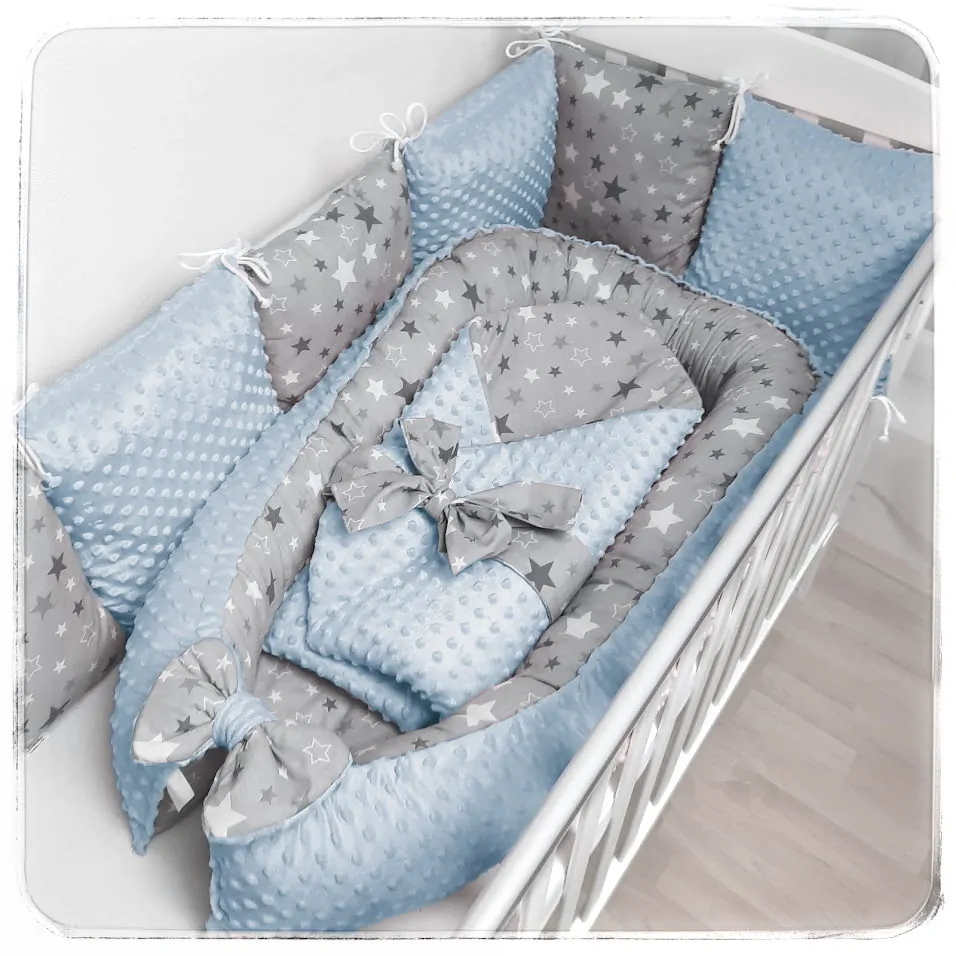 3 dílný set do postýlky (hnízdečko, rychlozavinovačka, polštářkový mantinel) - potisk bílé šedé hvězdy na šedé/MINKY DOTS Baby Blue (modro-šedý odstín)