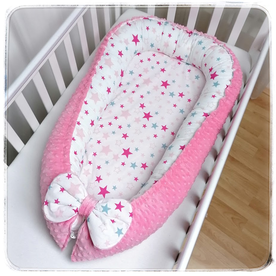 3 dílný set do postýlky (hnízdečko, rychlozavinovačka, polštářkový mantinel) - bavlna Růžové hvězdy na bílé/Minky Dots Pink